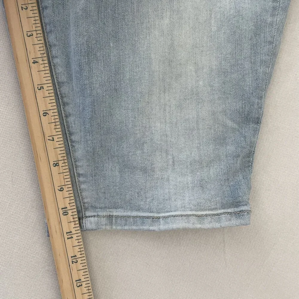 Torrid Denim Bermuda Jean Shorts Light Wash 5-Pocket Women Size 12 - Picture 5 of 10